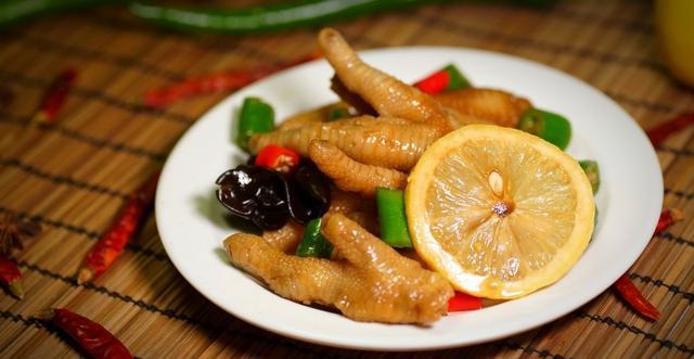 网红柠檬鸡爪详细做法，鲜香酸辣的4个秘诀在这里