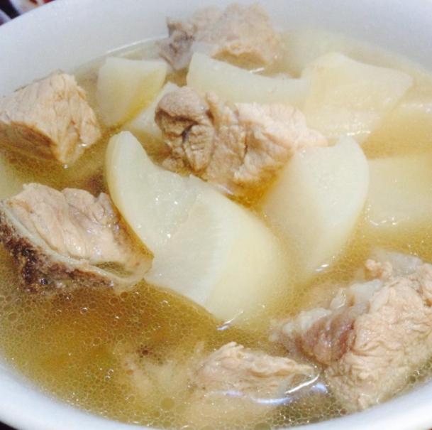 冬季来点排骨汤,美味好吃顺气又排毒,做法简单,给家人补补!!