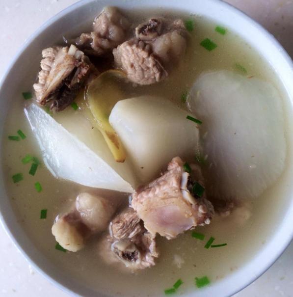 冬季来点排骨汤,美味好吃顺气又排毒,做法简单,给家人补补!!