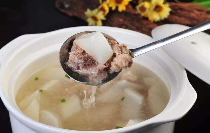 冬季来点排骨汤,美味好吃顺气又排毒,做法简单,给家人补补!!