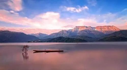 中国最美桌山，景色奇绝壮观，少有人知道，日出云海随便看