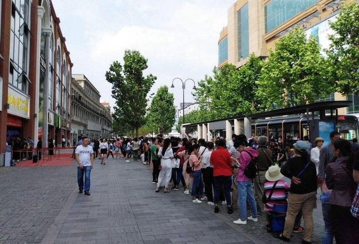 中国最挤十大街道,前三连北上广影子都没有,外滩才倒数第三!