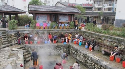 中国最稀有的享受城市，大街上可泡温泉，来了之后舍不得走