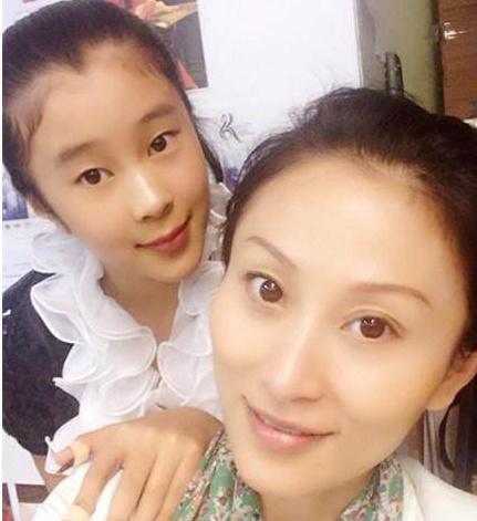 黄圣依一直夸杨子前妻，真相到底是哪般？