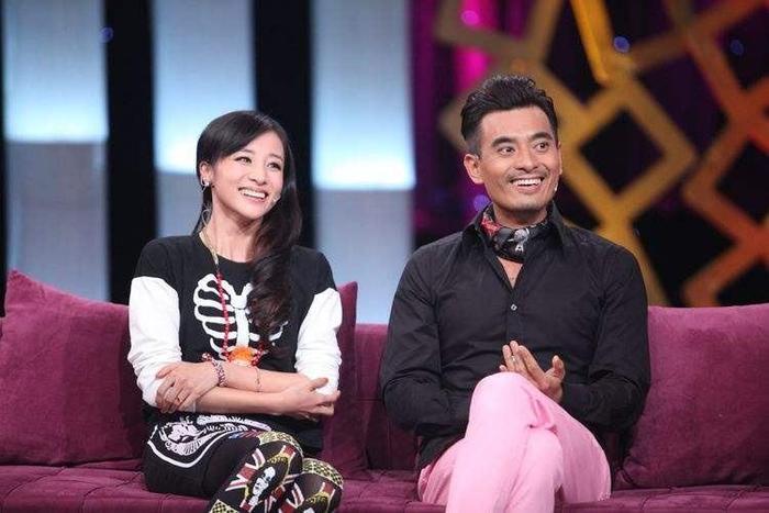 两人相差十岁因戏生情，恋爱15天闪婚，如今成为“宠妻达人”