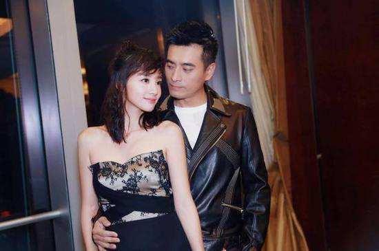 两人相差十岁因戏生情，恋爱15天闪婚，如今成为“宠妻达人”