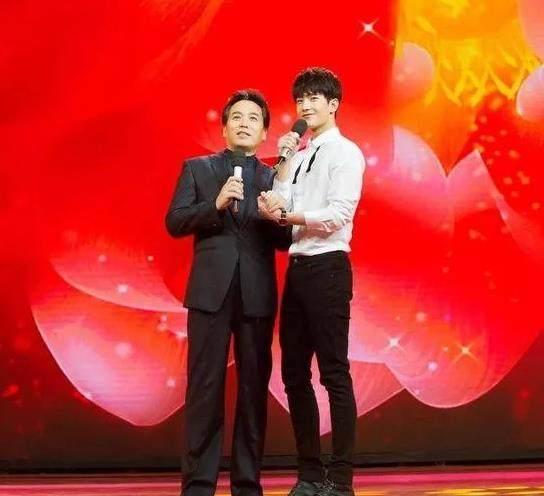 鹿晗关晓彤春晚合体已成定局, 热巴高伟光《枕上书》坐等官宣