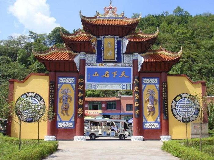 中国最“可怕”景区，白天人山人海，晚上无人敢涉足，这是哪里？