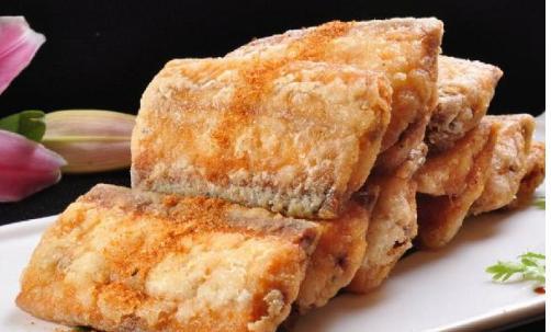 如何让炸带鱼，又香又脆没腥味？教您一个简单做法，上桌就吃光