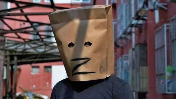 小智人设崩塌？直播大骂王思聪却遭网友怒怼，直言只会蹭热度