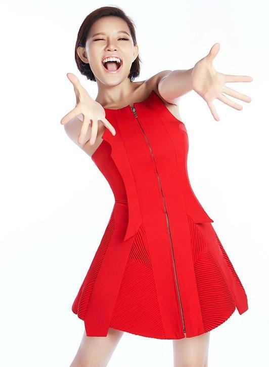 谢依霖hold姐宣布结婚，晒出结婚照，求祝福