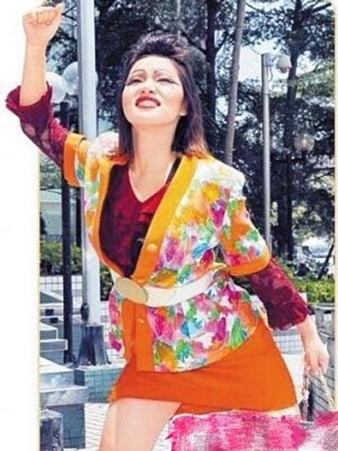 谢依霖hold姐宣布结婚，晒出结婚照，求祝福