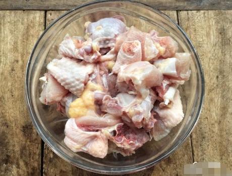 鸡肉只会红烧？尝尝子姜炒鸡，清香不油腻，口感美味做法还简单