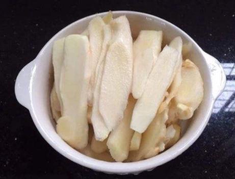 鸡肉只会红烧？尝尝子姜炒鸡，清香不油腻，口感美味做法还简单