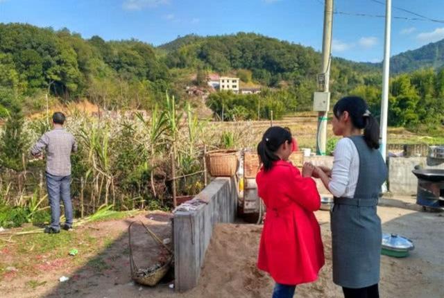 最无奈的“一天走完亲戚”风在现在的农村盛行。