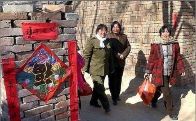 最无奈的“一天走完亲戚”风在现在的农村盛行。