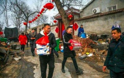 ​最无奈的“一天走完亲戚”风在现在的农村盛行。