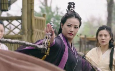 ​倚天屠龙记：最知名五版“灭绝师太”，周海媚最美艳，她看着不坏