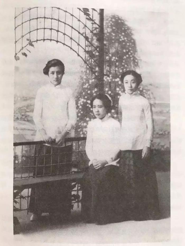 从青楼女到将军妻，离婚创业成富豪，杜月笙也敬她三分