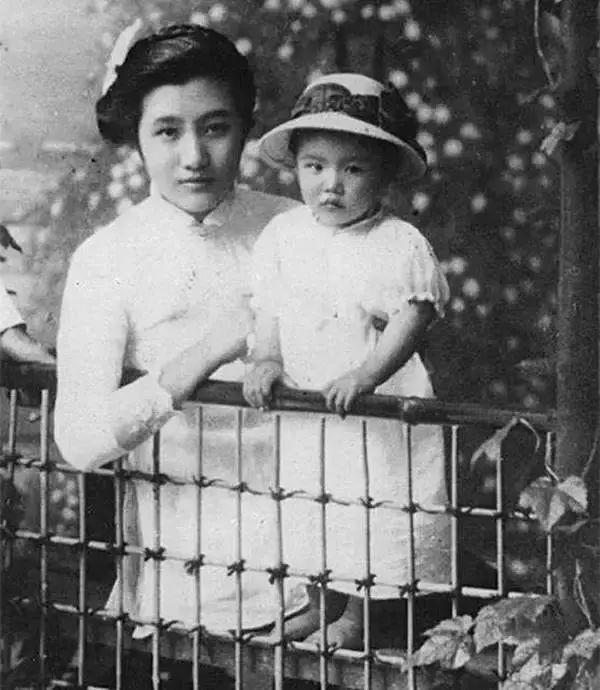 从青楼女到将军妻，离婚创业成富豪，杜月笙也敬她三分