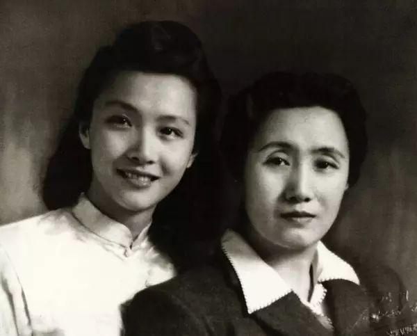 从青楼女到将军妻，离婚创业成富豪，杜月笙也敬她三分