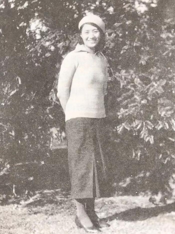 从青楼女到将军妻，离婚创业成富豪，杜月笙也敬她三分