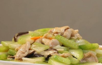 ​居家分享香菇炒鸡片的好吃做法,肉嫩爽口,鲜香营养,家人都爱吃