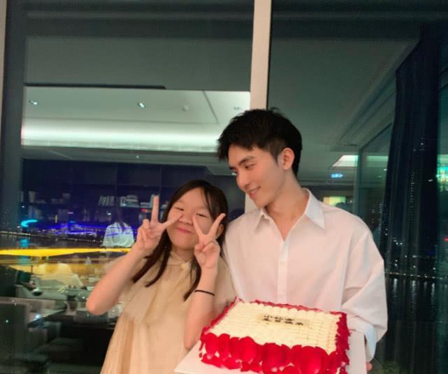 “宠妹狂魔”吴大伟上线，颜值最高的男网红，可惜前女友却是她