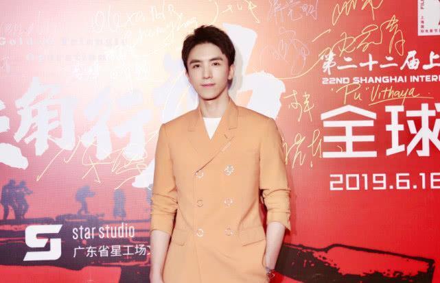 “宠妹狂魔”吴大伟上线，颜值最高的男网红，可惜前女友却是她