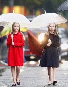 ​西班牙绝美公主姐妹花大变样？16岁未来女王近照曝光，引网友热议