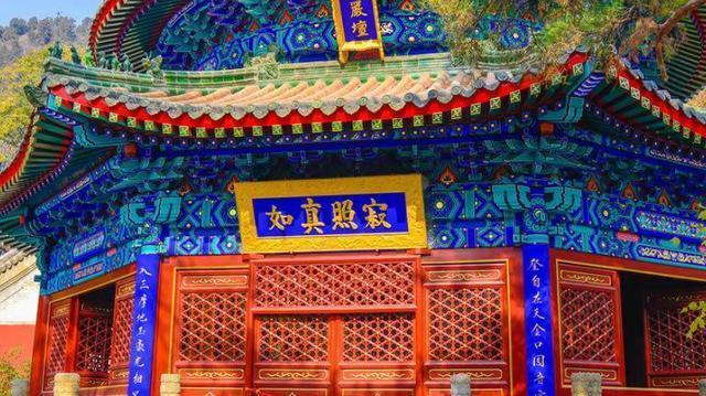 中国最厉害的寺庙不是少林寺，寺门有武警镇守，全国只此一家