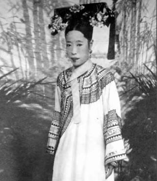 光绪帝最宠爱的珍妃到底有多美清末真实的照片不会说谎!