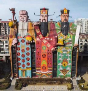 ​中国最丑酒店！河北雷人建筑高41米，游客：看见就想拜一拜