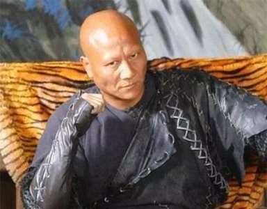 ​入行36年，没演过一个好人，但是却娶了娱乐圈最漂亮的明星