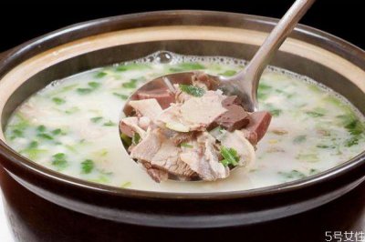 ​羊肉汤可以放香菇吗 香菇羊肉汤食谱