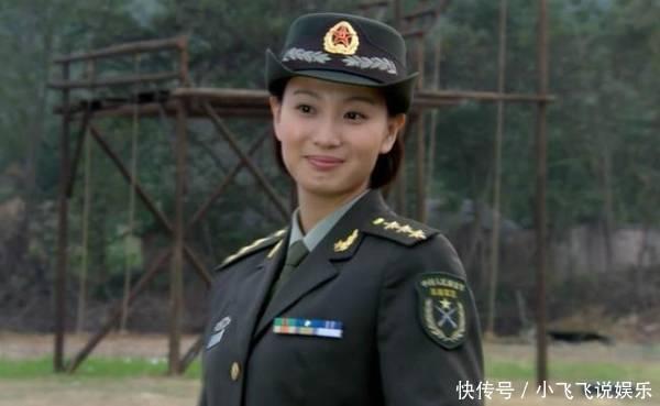 她被誉为“最美军花”,曾和吴京在剧中厮打,今34岁仍然单身