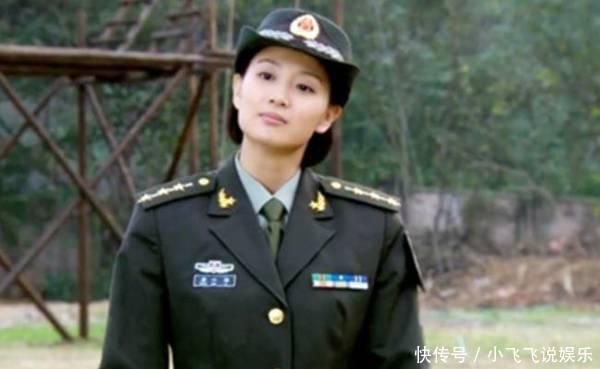她被誉为“最美军花”,曾和吴京在剧中厮打,今34岁仍然单身