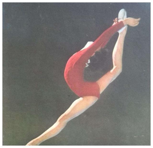 她是中国体操第一人,曾帮张怡宁嫁入豪门,自身婚姻却充满不幸