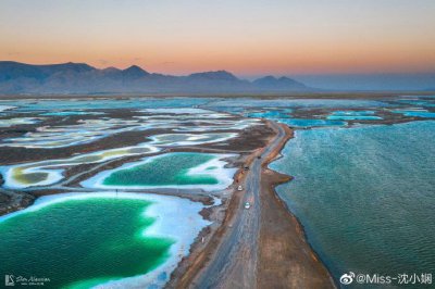 ​大柴旦深处，海拔三千多米的高原盐湖