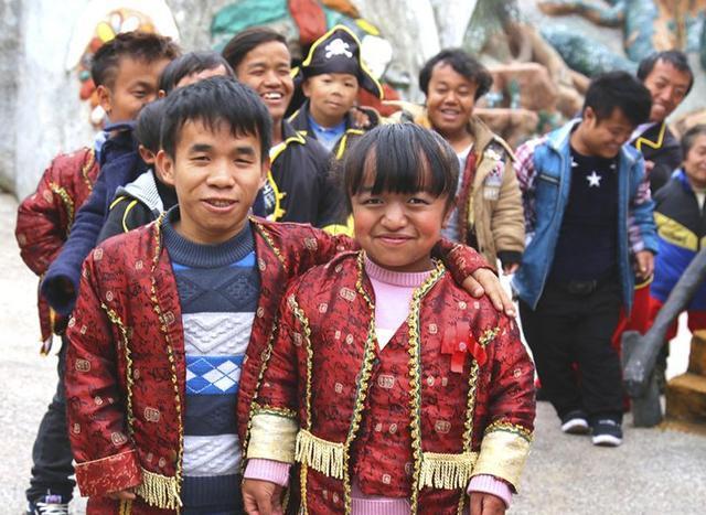 中国最坚韧的“矮人国”,房子住蘑菇屋,背后生活没有想象中脆弱