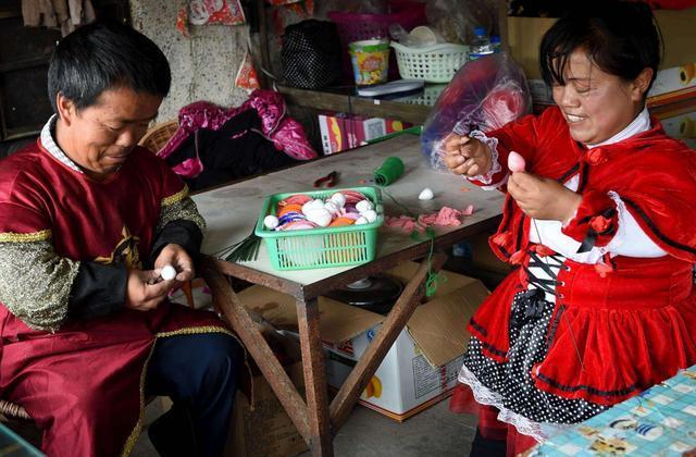 中国最坚韧的“矮人国”,房子住蘑菇屋,背后生活没有想象中脆弱