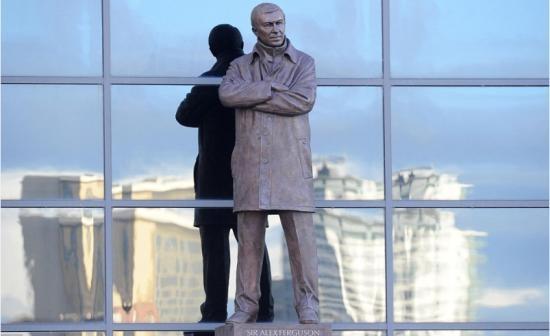 最伟岸的雕像不是亨利滑跪,而是被纳粹杀害的他们