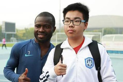 中超人物:阿奇姆彭——“津门虎”泰达队快速奔跑的力量