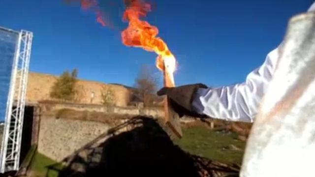 全世界最大的“太阳灶”,镜子组成,铁块不仅仅到20秒就融化