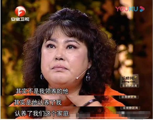 弃养高位截瘫养子转身送女儿出国得罪500导演，李箐箐的两幅面孔