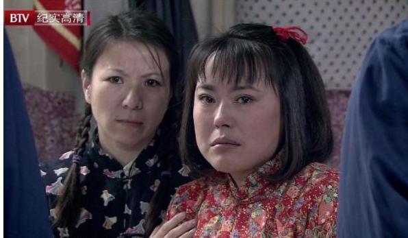 弃养高位截瘫养子转身送女儿出国得罪500导演，李箐箐的两幅面孔