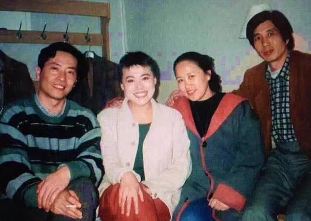 弃养高位截瘫养子转身送女儿出国得罪500导演，李箐箐的两幅面孔