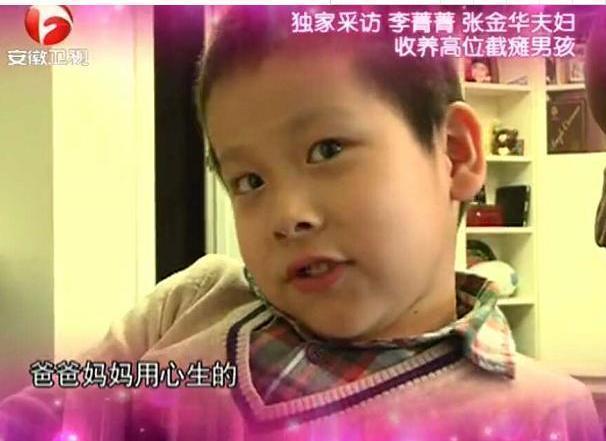 弃养高位截瘫养子转身送女儿出国得罪500导演，李箐箐的两幅面孔
