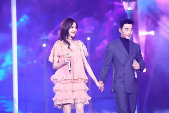 现在都不叫“老公”了,看看唐嫣是怎么叫罗晋的,甜翻了!