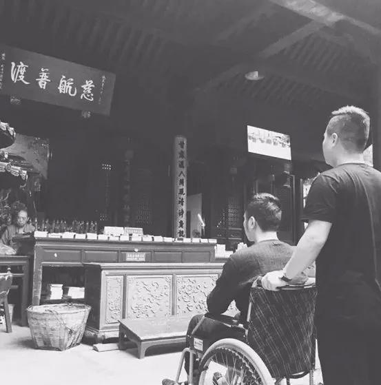 保姆纵火案死刑，林爸爸在微博发文悼念妻子和孩子，林爸爸一定要撑住